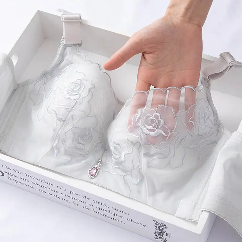 Ultra-thin breathable bra Big chest CD Cup underwear Sexy lace Comfortable Ladies bra Ventilation Adjustment of chest 
Ultra-thin breathable bra Big chest CD Cup underwear Sexy lace Comfortable Ladies bra Ventilation Adjustment of chest