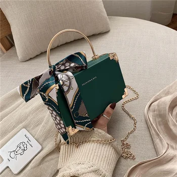 Small bag women's autumn and winter 2019 new Korean women's box messenger bag fashion silk scarf portable small square bag
Small bag women's autumn and winter 2019 new Korean women's box messenger bag fashion silk scarf portable small square bag