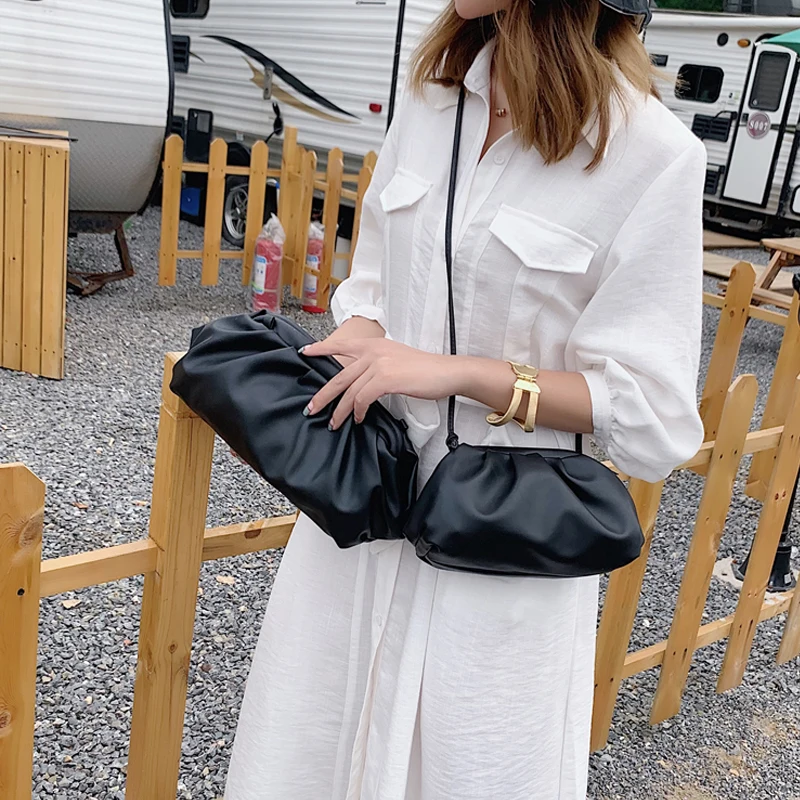 Retro Women bag Simple Dumplings Messenger bag Designer Cloud Female Crossbody Shoulder Bags fashion Handbag Clutch Bag 2019 New
Retro Women bag Simple Dumplings Messenger bag Designer Cloud Female Crossbody Shoulder Bags fashion Handbag Clutch Bag 2019 New