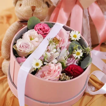 Florist Hat Scarf Storage Boxes Round Leather Handheld Box Candy Boxes Flowers Gift Box Packaging Boxes for Gifts Christmas 
Florist Hat Scarf Storage Boxes Round Leather Handheld Box Candy Boxes Flowers Gift Box Packaging Boxes for Gifts Christmas