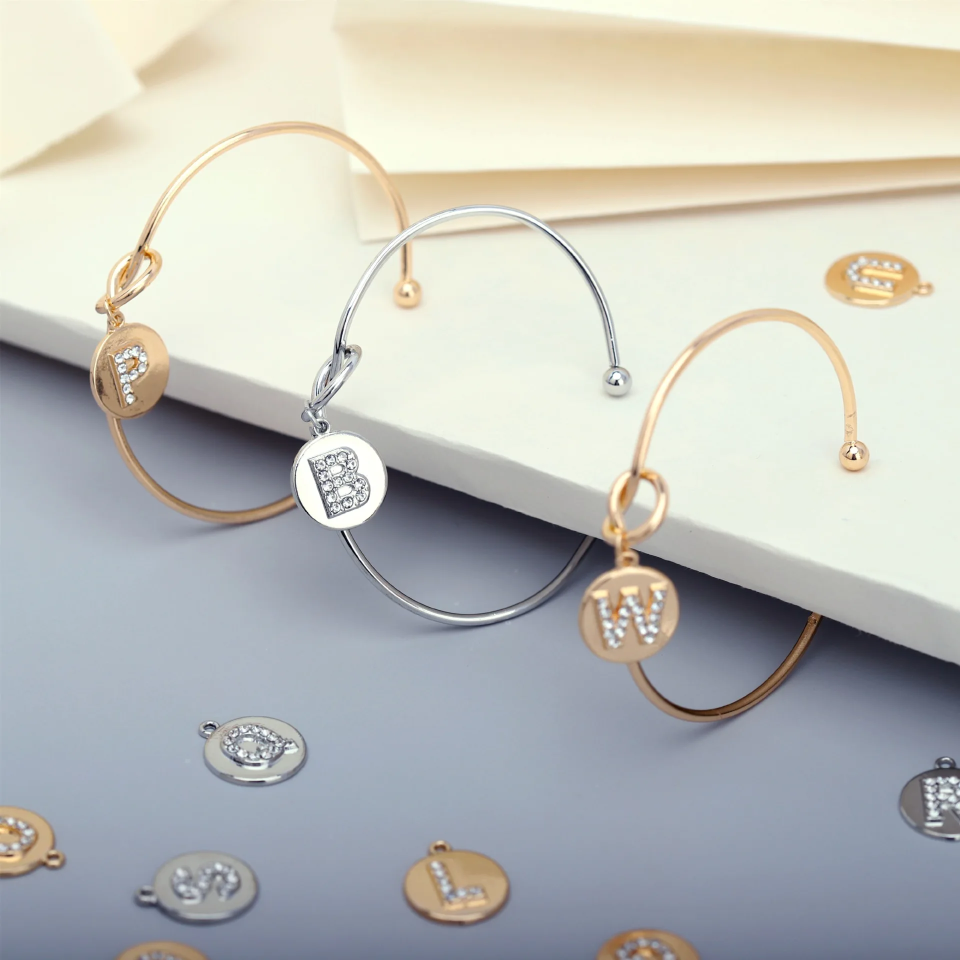 Personalized Knot Initial Bracelets Bangles A-Z 26 Crystal Letter Initial Charm Bracelet Love Bangle for Women Jewelry Pulseiras
Personalized Knot Initial Bracelets Bangles A-Z 26 Crystal Letter Initial Charm Bracelet Love Bangle for Women Jewelry Pulseiras