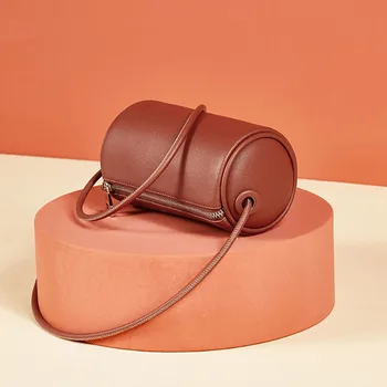 New Style Hot Sale Genuine Leather Women Casual Cylinder bag Quality Shoulder Sling Bag Pillow bag MB678
New Style Hot Sale Genuine Leather Women Casual Cylinder bag Quality Shoulder Sling Bag Pillow bag MB678