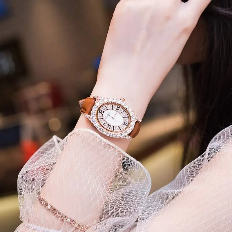 Delicate Luxury Crystal Women's Watch Gold Steel Belt Dail Diamond Bracelet Watch Polygon Gift Clock
Delicate Luxury Crystal Women's Watch Gold Steel Belt Dail Diamond Bracelet Watch Polygon Gift Clock