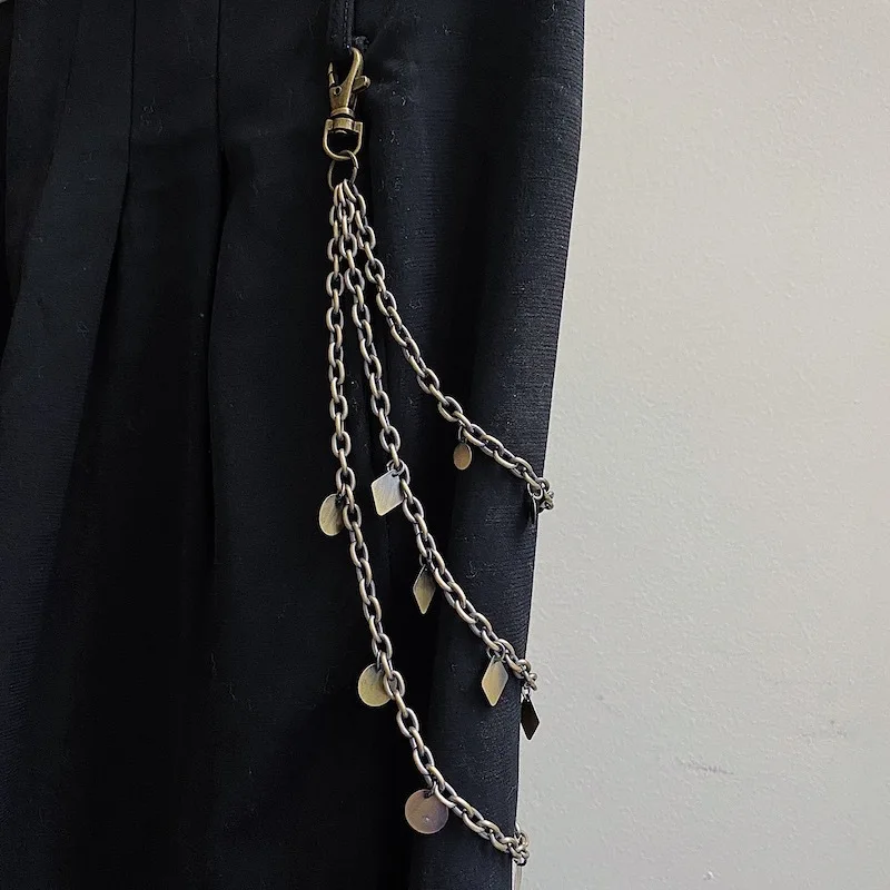 Japanese retro style do old design multi - layer bronze waist chain Ins hip biker cool pants chain
Japanese retro style do old design multi - layer bronze waist chain Ins hip biker cool pants chain