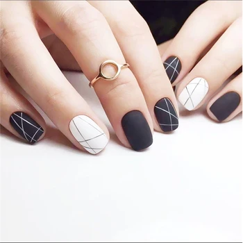 24pcs/Set Vingtage Black and White Line Matte False Nails Short Pre-design Full Finished Artificial Fake Nail Art Tips with Glue
24pcs/Set Vingtage Black and White Line Matte False Nails Short Pre-design Full Finished Artificial Fake Nail Art Tips with Glue