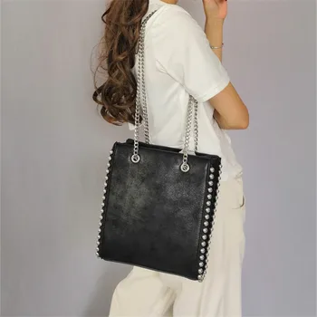 Retro Chains Rivet Large Capacity Tote Bag Women Shoulder Bags Lady Commuting PU Leather Purses Bags Solid Color Bag Bead Bolsa
Retro Chains Rivet Large Capacity Tote Bag Women Shoulder Bags Lady Commuting PU Leather Purses Bags Solid Color Bag Bead Bolsa