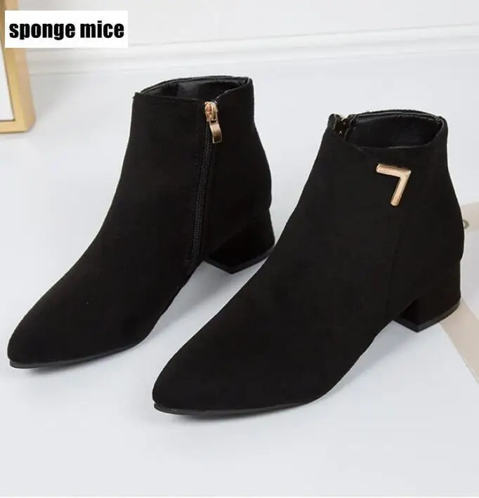 Simple thick with Martin boots winter new plus velvet side zipper pointed boots women's black boots platform boots ankle boots
Simple thick with Martin boots winter new plus velvet side zipper pointed boots women's black boots platform boots ankle boots