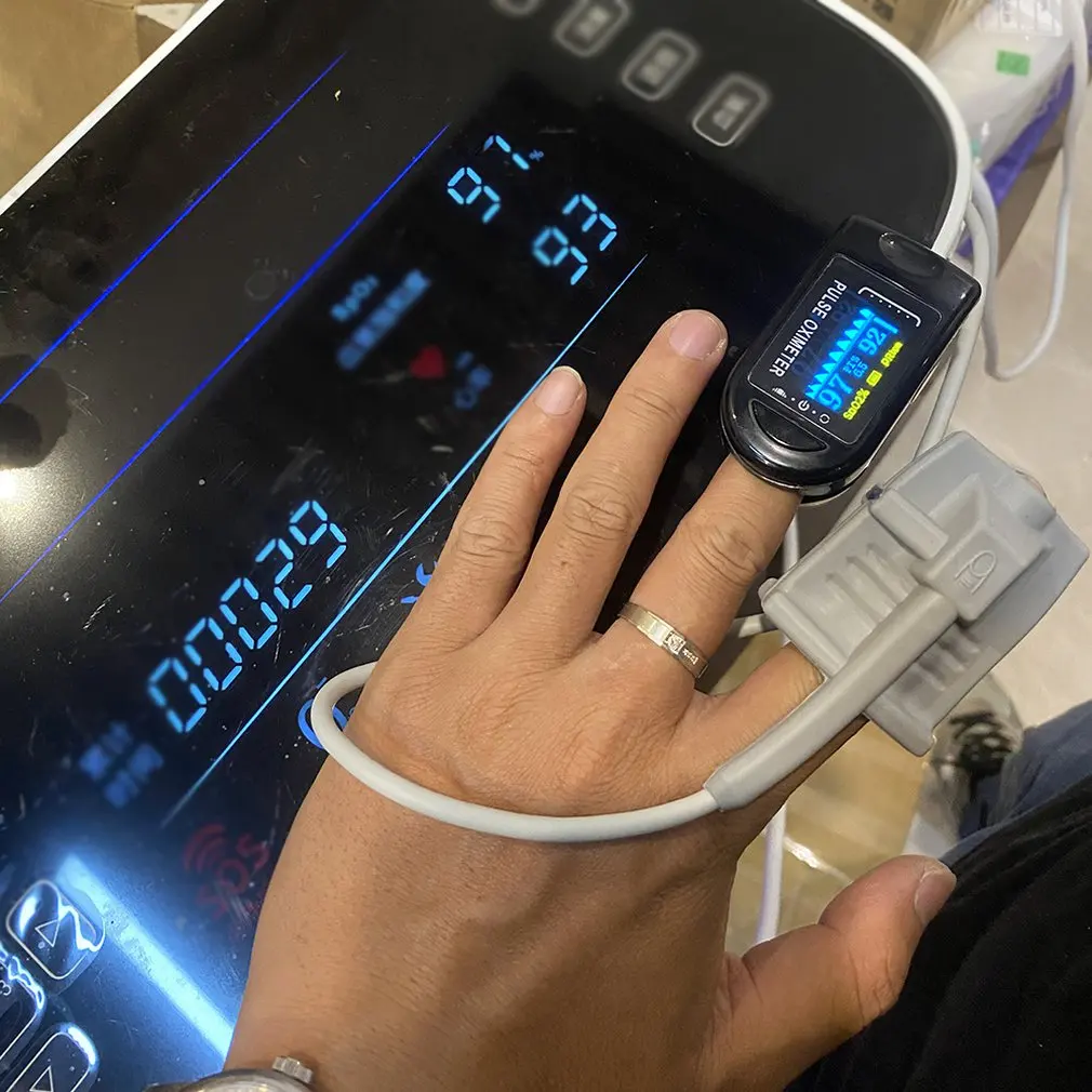 Household OLED Display Finger Fingertip Blood Pulse Oximeter Heart Rate Blood Presure Monitor Fingertip Pulse Oximeter easy use
Household OLED Display Finger Fingertip Blood Pulse Oximeter Heart Rate Blood Presure Monitor Fingertip Pulse Oximeter easy use