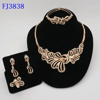 African Jewelry Set Flower Necklace Bracelet Dubai Gold Jewelry Set for Women Wedding Party Jewelry Bridal Earrings Ring Jewelry
African Jewelry Set Flower Necklace Bracelet Dubai Gold Jewelry Set for Women Wedding Party Jewelry Bridal Earrings Ring Jewelry