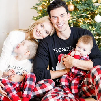 Parent-child Set Warm Family Christmas Pajamas Set Printed Home Wear Two-piece Set Baby Romper Sleepwear Family Look Matching
Parent-child Set Warm Family Christmas Pajamas Set Printed Home Wear Two-piece Set Baby Romper Sleepwear Family Look Matching