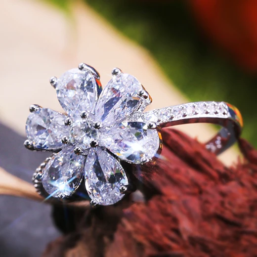 Huitan Snowflakes Flower Ring Band With Clear Crystal Cubic Zircon Prong Setting Princess Stylish Christmas Decoration Jewelry
Huitan Snowflakes Flower Ring Band With Clear Crystal Cubic Zircon Prong Setting Princess Stylish Christmas Decoration Jewelry