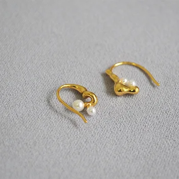 Korean version stylish simple delicate brass inlaid imitation pearl asymmetric earrings earrings embellished woman
Korean version stylish simple delicate brass inlaid imitation pearl asymmetric earrings earrings embellished woman