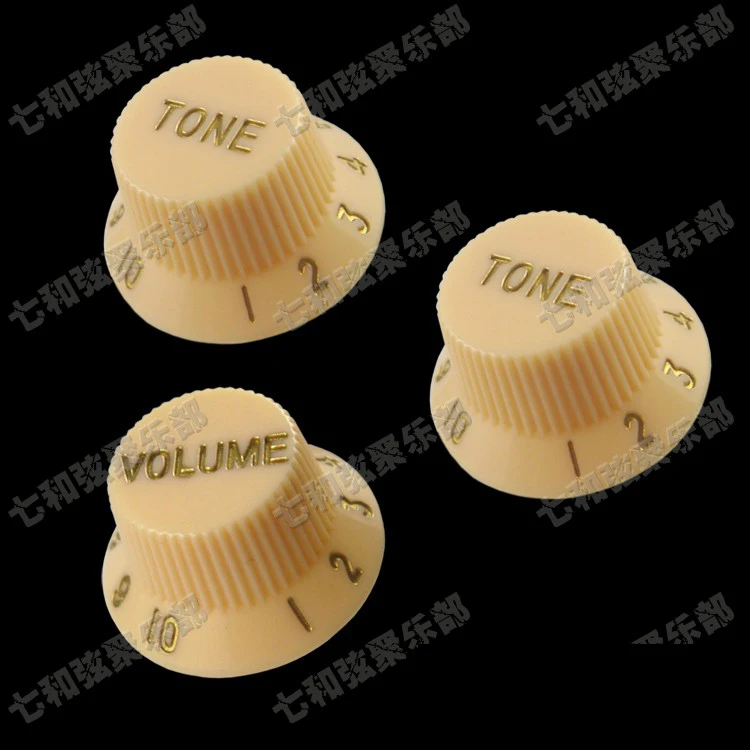 Набор из 3 кремовых кнопок управления скоростью для электрогитары (1 громкость и 2 тона) кремового и золотого цвета)
Набор из 3 кремовых кнопок управления скоростью для электрогитары (1 громкость и 2 тона) кремового и золотого цвета)