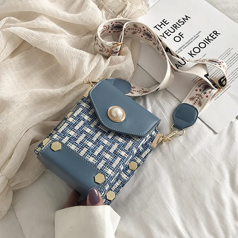 2019 new high-end women's bag wild Messenger bag woven bag wide shoulder strap bag personalized fashion shopping bag
2019 new high-end women's bag wild Messenger bag woven bag wide shoulder strap bag personalized fashion shopping bag