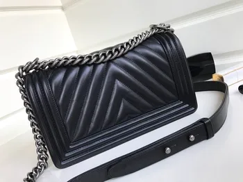 hot sale woman v letter flap chain handbags flap handbag lady shoulder bag lambskin leather Europe brand high quality 
hot sale woman v letter flap chain handbags flap handbag lady shoulder bag lambskin leather Europe brand high quality