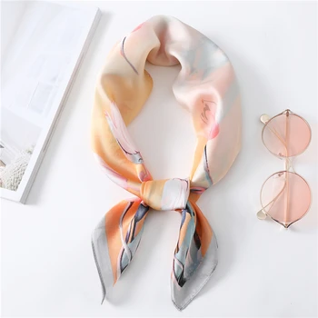 Women Small Floral Print Silk Scarves 2020 Spring New Trend Square Scarf High Quality Shawls Wraps Foulard Bandana Femme Echarpe
Women Small Floral Print Silk Scarves 2020 Spring New Trend Square Scarf High Quality Shawls Wraps Foulard Bandana Femme Echarpe
