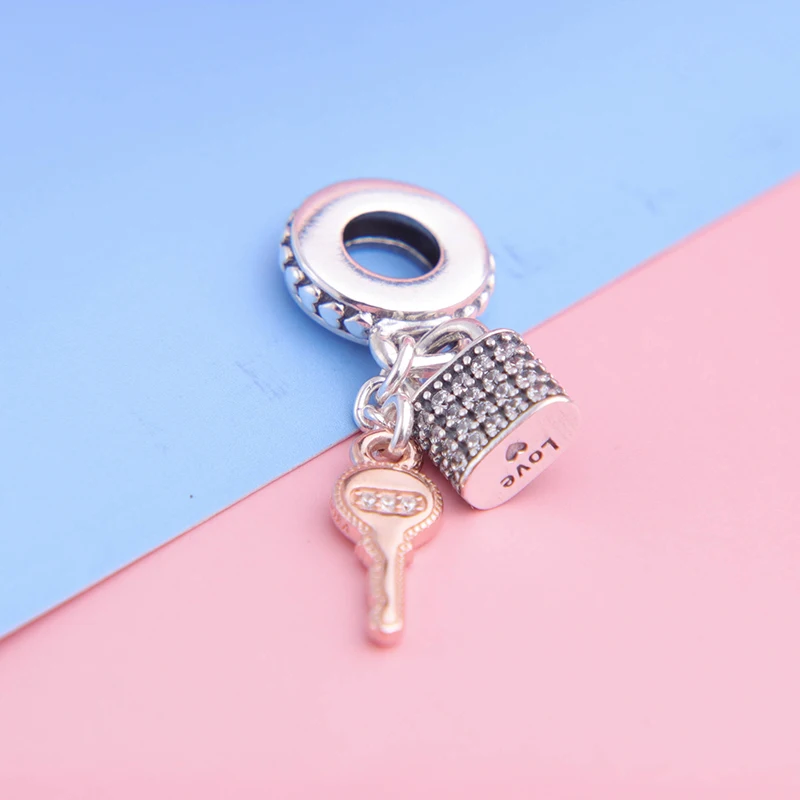 New Valentine's day Pave Padlock & Key Dangle Love Charms fit pan Bracelet necklace DIY For women jewelry Wholesale
New Valentine's day Pave Padlock & Key Dangle Love Charms fit pan Bracelet necklace DIY For women jewelry Wholesale