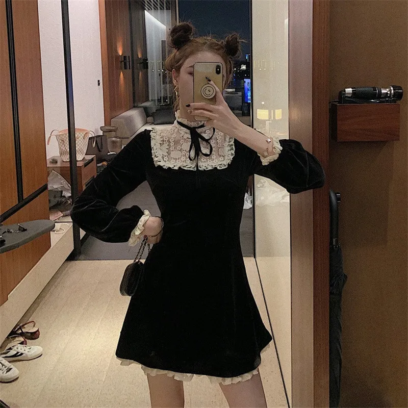 Lace Patchwork Golden Velvet Dress Women Retro French Style Black Mini Dress Vintage Korean Kawaii Party Dress Sexy Slim A381
Lace Patchwork Golden Velvet Dress Women Retro French Style Black Mini Dress Vintage Korean Kawaii Party Dress Sexy Slim A381