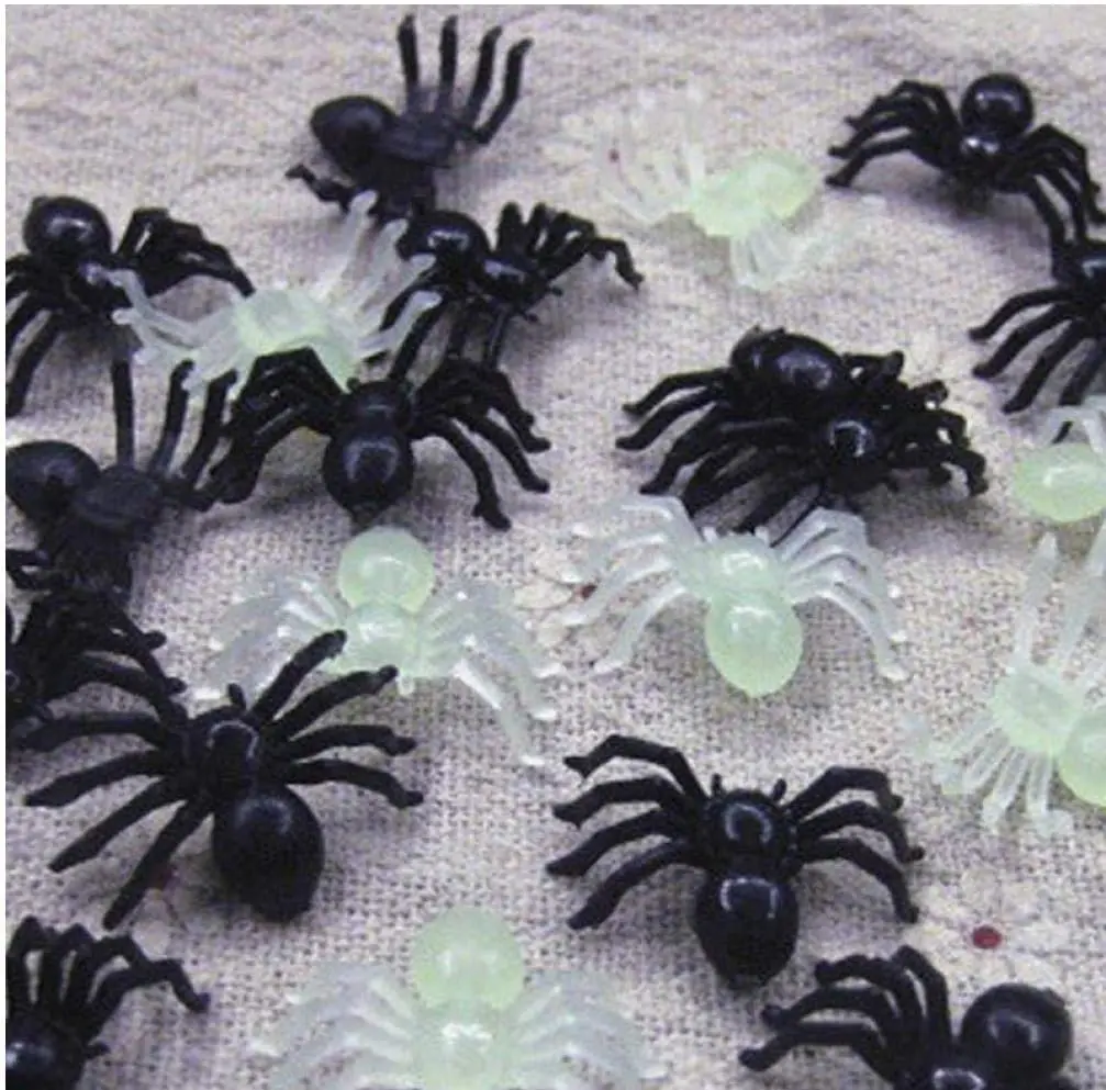 Фото 50 шт./лот Хэллоуин мини пластиковый черный светящийся паук шутит игрушки для дня