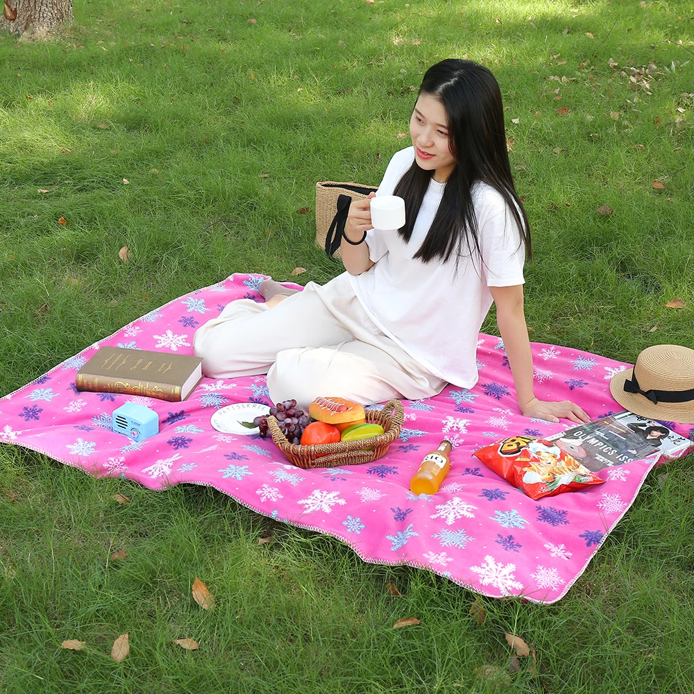 Blancstar Polar Fleece Blankets and Throws Picnic Christmas Snowflake Blanket Camping Mat PB011 
Blancstar Polar Fleece Blankets and Throws Picnic Christmas Snowflake Blanket Camping Mat PB011