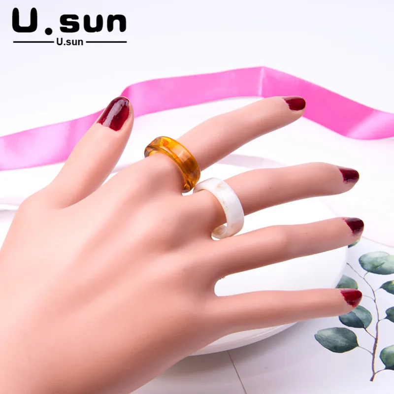 Circle Rings Vintage Elegant Resin Acrylic Ladise Simple Finger Ring Big Round Colorful Fashion Jewelry Statement for Women
Circle Rings Vintage Elegant Resin Acrylic Ladise Simple Finger Ring Big Round Colorful Fashion Jewelry Statement for Women