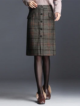 autumn and winter skirt, women high waist plaid skirt, Korean version of the large size polyester casual half-length hip skirt.
autumn and winter skirt, women high waist plaid skirt, Korean version of the large size polyester casual half-length hip skirt.