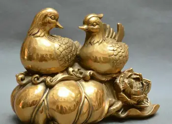 Collect Chinese fengshui old Bronze mandarin duck lotus flower Love Birds statue
Collect Chinese fengshui old Bronze mandarin duck lotus flower Love Birds statue