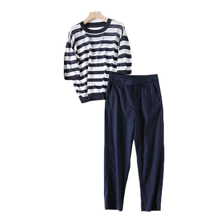 A Generation of Classic Crew Neck Stripes Sweater + Drainpipe Jeans Two-Piece Set Entity
A Generation of Classic Crew Neck Stripes Sweater + Drainpipe Jeans Two-Piece Set Entity