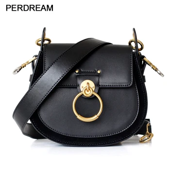 Cowhide retro saddle female bag wide shoulder strap fashion hit color lock single shoulder portable messenger leather bag 
Cowhide retro saddle female bag wide shoulder strap fashion hit color lock single shoulder portable messenger leather bag