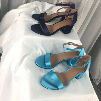 European and American one-word buckle sandals for women's broken size clearance special sexy open toe thick heel high heel hollo
European and American one-word buckle sandals for women's broken size clearance special sexy open toe thick heel high heel hollo