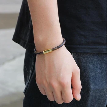 New Classic Style Men Leather Bracelet Simple Gold Color Alloy Button Neutral Accessories Hand-woven Jewelry Gifts Charm
New Classic Style Men Leather Bracelet Simple Gold Color Alloy Button Neutral Accessories Hand-woven Jewelry Gifts Charm
