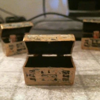 New 12pcs Mini Pirate Gold Treasure Chests Kids Toy Cake Decoration Candy Box
New 12pcs Mini Pirate Gold Treasure Chests Kids Toy Cake Decoration Candy Box