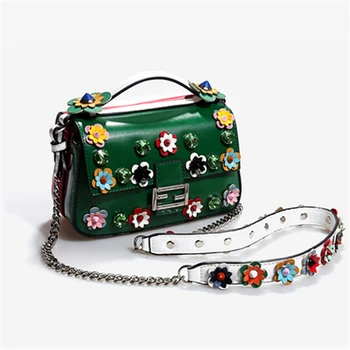 Women Shoulder Bags Flowers Patchwork Totes Red Mini Diamond Bags 2019 New Luxury Messenger Bags Crystal Bags Girls Small Purse 
Women Shoulder Bags Flowers Patchwork Totes Red Mini Diamond Bags 2019 New Luxury Messenger Bags Crystal Bags Girls Small Purse