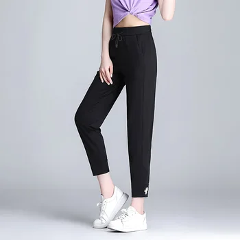 Sweatpants Women 2020 Elastic Waist Daisy Embroidery Black Sweat Pants Cpris Casual Trousers Streetwear
Sweatpants Women 2020 Elastic Waist Daisy Embroidery Black Sweat Pants Cpris Casual Trousers Streetwear