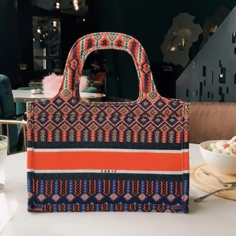 28*19 CM Small Luxury Brand Women Canvas Tote Bags 2019 New Women Floral Handbags High Quality Tiger Designer Bags Female
28*19 CM Small Luxury Brand Women Canvas Tote Bags 2019 New Women Floral Handbags High Quality Tiger Designer Bags Female