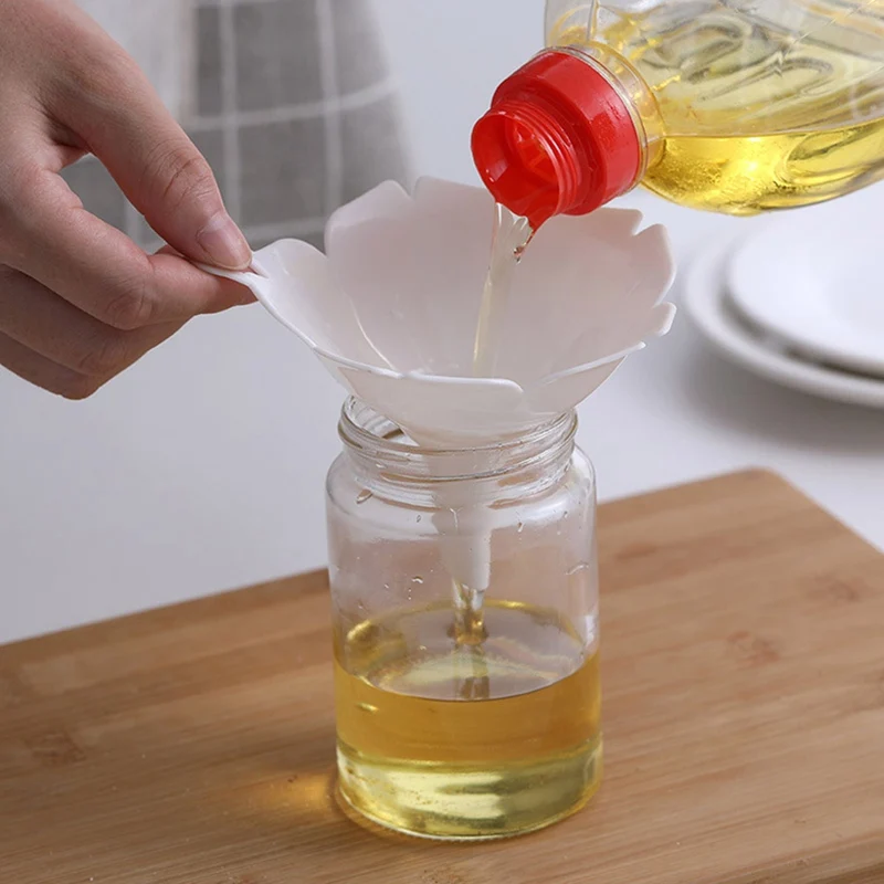 Kitchen Plastic Funnel Creative Cherry Blossoms Lotus Modeling Funnel Oil Powder Seasoning Funnel Dispenser Kitchen Accessories
Kitchen Plastic Funnel Creative Cherry Blossoms Lotus Modeling Funnel Oil Powder Seasoning Funnel Dispenser Kitchen Accessories