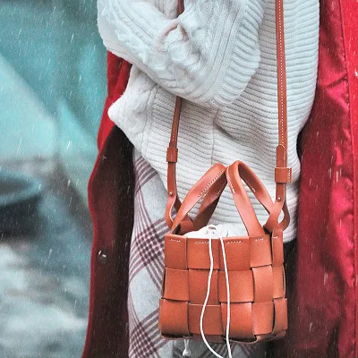 women novelty genuine leather woven brown black one shoulder messenger crossbody bag female elegant design tote handbag
women novelty genuine leather woven brown black one shoulder messenger crossbody bag female elegant design tote handbag