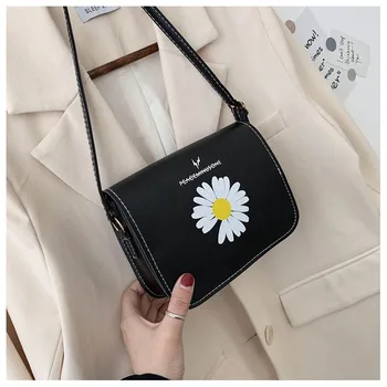2020 new Japanese and Korean version of the female bag cute small square bag small bag retro messenger bag simple female bag
2020 new Japanese and Korean version of the female bag cute small square bag small bag retro messenger bag simple female bag