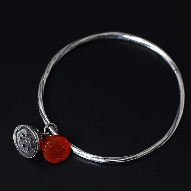 Vintage Silver Charm Bracelets for Women 2019 Red Agate Seedpod of the Lotus Natural Stone Bangles Antique Silver Ethnic Jewelry 
Vintage Silver Charm Bracelets for Women 2019 Red Agate Seedpod of the Lotus Natural Stone Bangles Antique Silver Ethnic Jewelry