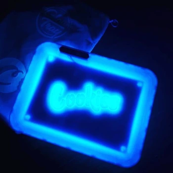 New Illuminated Rolling Tray Glow Tray Letter Square LED for Smoking Accessories with Handbag Portable Box Rechargeable Men Gift
New Illuminated Rolling Tray Glow Tray Letter Square LED for Smoking Accessories with Handbag Portable Box Rechargeable Men Gift