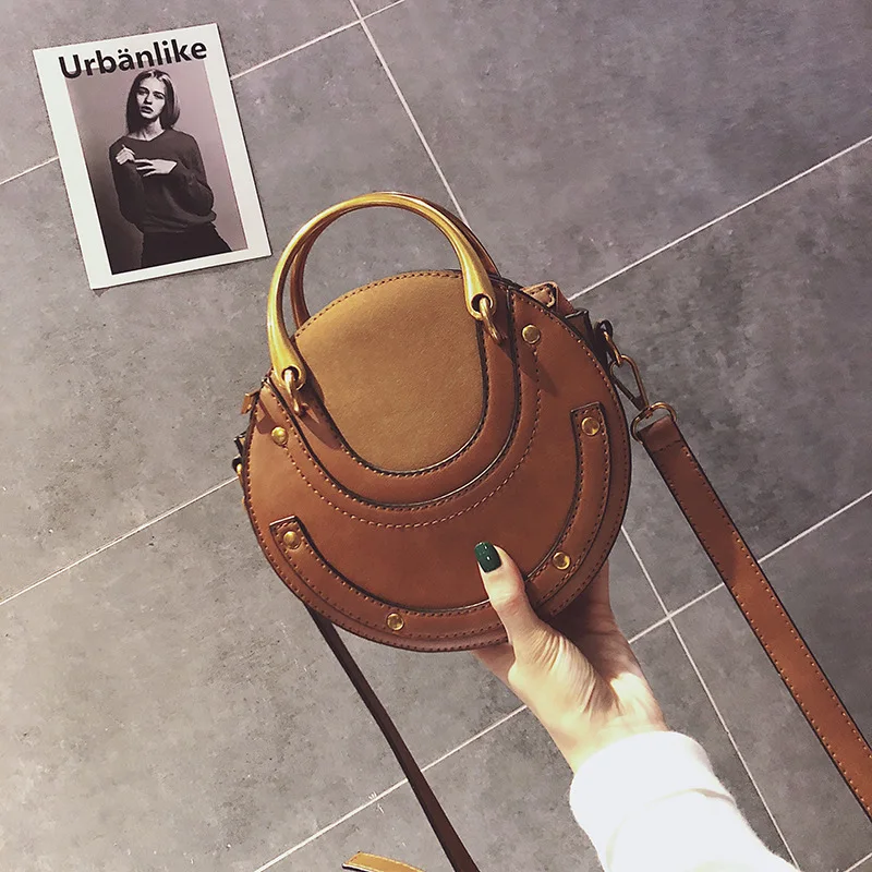 Small Bag Woman 2020 Portable Rivet Small Circle Package Woman Package Single Shoulder Satchel
Small Bag Woman 2020 Portable Rivet Small Circle Package Woman Package Single Shoulder Satchel