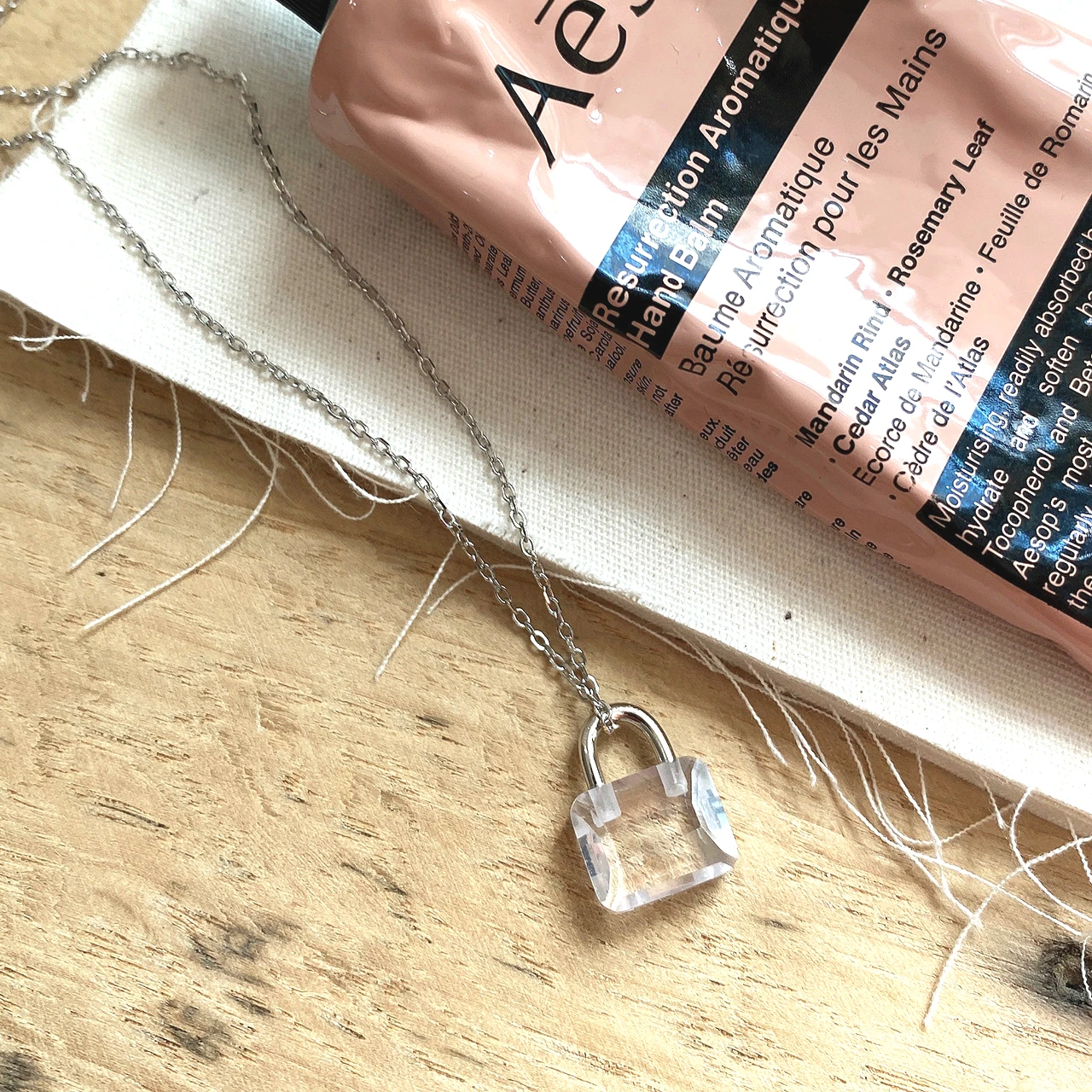 S925 Sterling silver Transparent Crystal Lock Pendent Necklace cold Light luxury frame Jewelry Woman zircon mini lock necklace
S925 Sterling silver Transparent Crystal Lock Pendent Necklace cold Light luxury frame Jewelry Woman zircon mini lock necklace