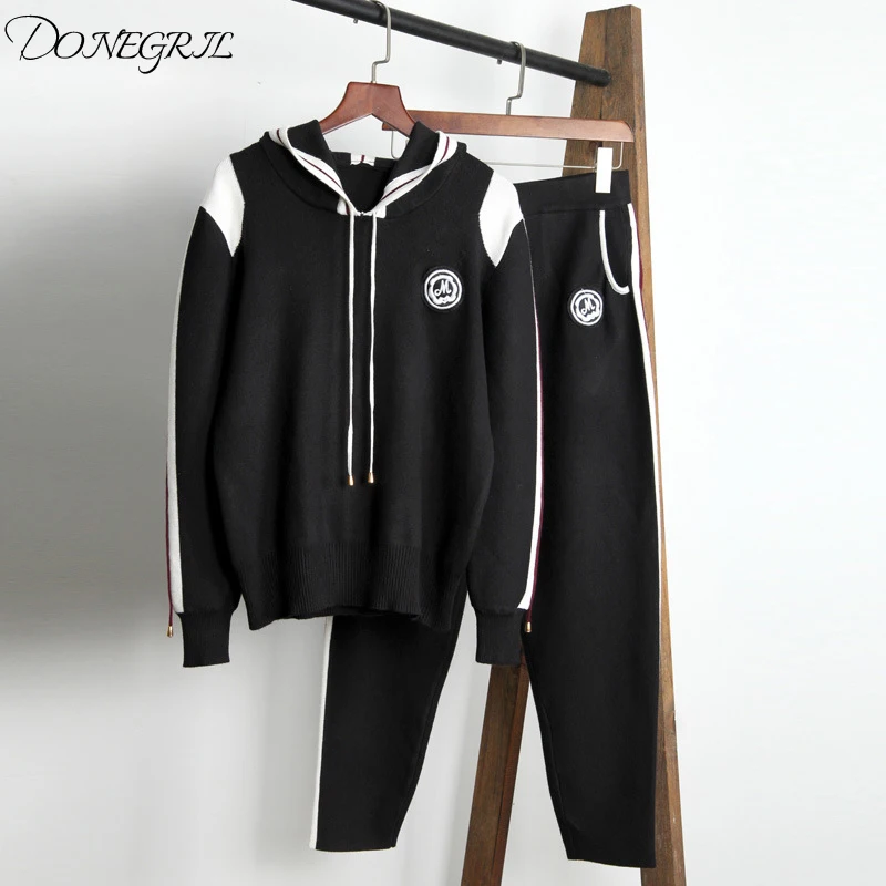 Fall Winter New Knit Tracksuit Set Women long sleeve Embroidered Leisure hooded Sweaters +Knitted Trouser Student Two-piece Suit
Fall Winter New Knit Tracksuit Set Women long sleeve Embroidered Leisure hooded Sweaters +Knitted Trouser Student Two-piece Suit