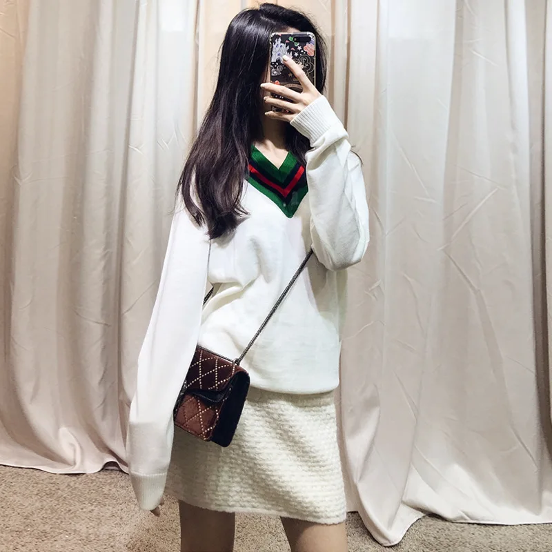 High-end custom 2019 early autumn red and green V-collar youth literature and art school wind knitted wool sweater women 
High-end custom 2019 early autumn red and green V-collar youth literature and art school wind knitted wool sweater women