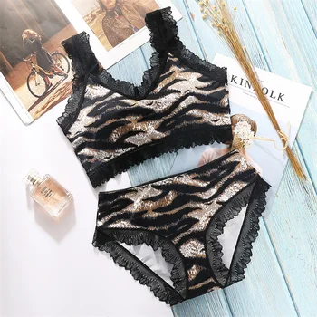 CMENIN 2020 Fashion Leopard Print Bras Front Buckle Deep V Gather Bras Lingeries Cross Beauty Back Floral Women Bra Set B0179
CMENIN 2020 Fashion Leopard Print Bras Front Buckle Deep V Gather Bras Lingeries Cross Beauty Back Floral Women Bra Set B0179