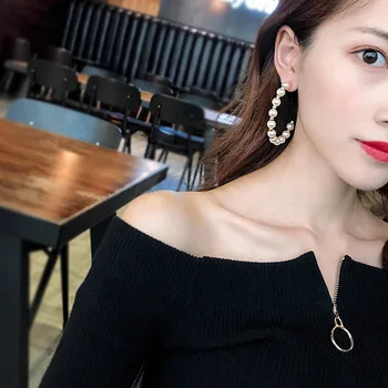 New Style Women's Pearl Inlaid Large 6.5CM Hoop Earrings Round Hollow Fashion Personalized Ear Jewelry 
New Style Women's Pearl Inlaid Large 6.5CM Hoop Earrings Round Hollow Fashion Personalized Ear Jewelry