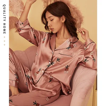 New Autumn Women Silk Satin Printing Pajamas Set Long Sleeved Shirt and Trousers Home Service Suit Satin Pajamas for Women 18030
New Autumn Women Silk Satin Printing Pajamas Set Long Sleeved Shirt and Trousers Home Service Suit Satin Pajamas for Women 18030