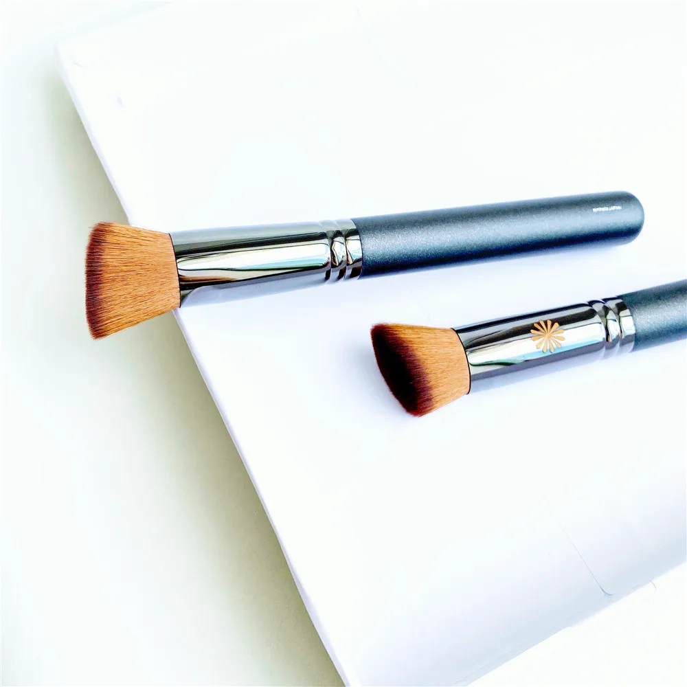 Foundation Blusher Makeup Brush 131 - A daily use Professional Liquid Cream Foundation Cosmetics Brush
Foundation Blusher Makeup Brush 131 - A daily use Professional Liquid Cream Foundation Cosmetics Brush