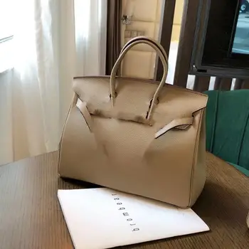 Handbag lady togo 35cm H BK large-capacity soft leather silver hardware high-level first layer cowhide fashion trend atmosphere
Handbag lady togo 35cm H BK large-capacity soft leather silver hardware high-level first layer cowhide fashion trend atmosphere