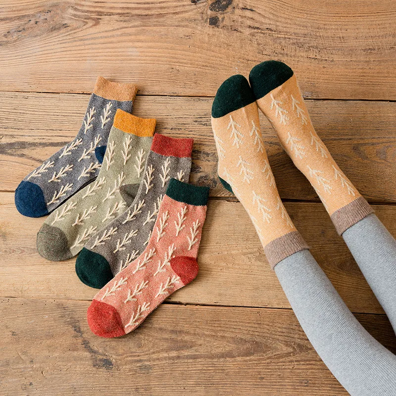 2020 New Autumn Winter Girls Retro Ethnic Style Cashmere Women Crew Socks Harajuku Designer Christmas Gift Short Casual Ladies
2020 New Autumn Winter Girls Retro Ethnic Style Cashmere Women Crew Socks Harajuku Designer Christmas Gift Short Casual Ladies